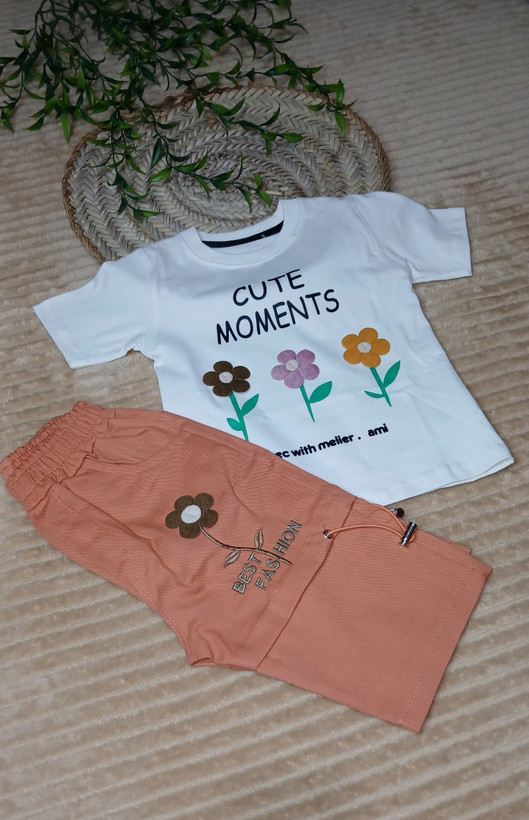 ست تیشرت و شلوارک دخترانه طرح گل Cute Moments شلوارک کتان درجه 1 و تیشرت نخ پنبه